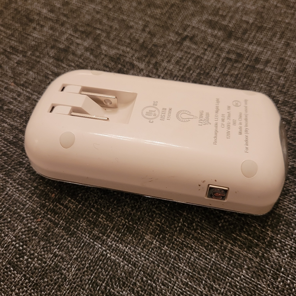 Rechargeable flashlight - Picture 3 of 6